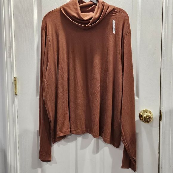 NWT Old Navy Brown Ultralite Long Sleeve Turtleneck Go Dry Activewear Top 4X - Picture 1 of 4